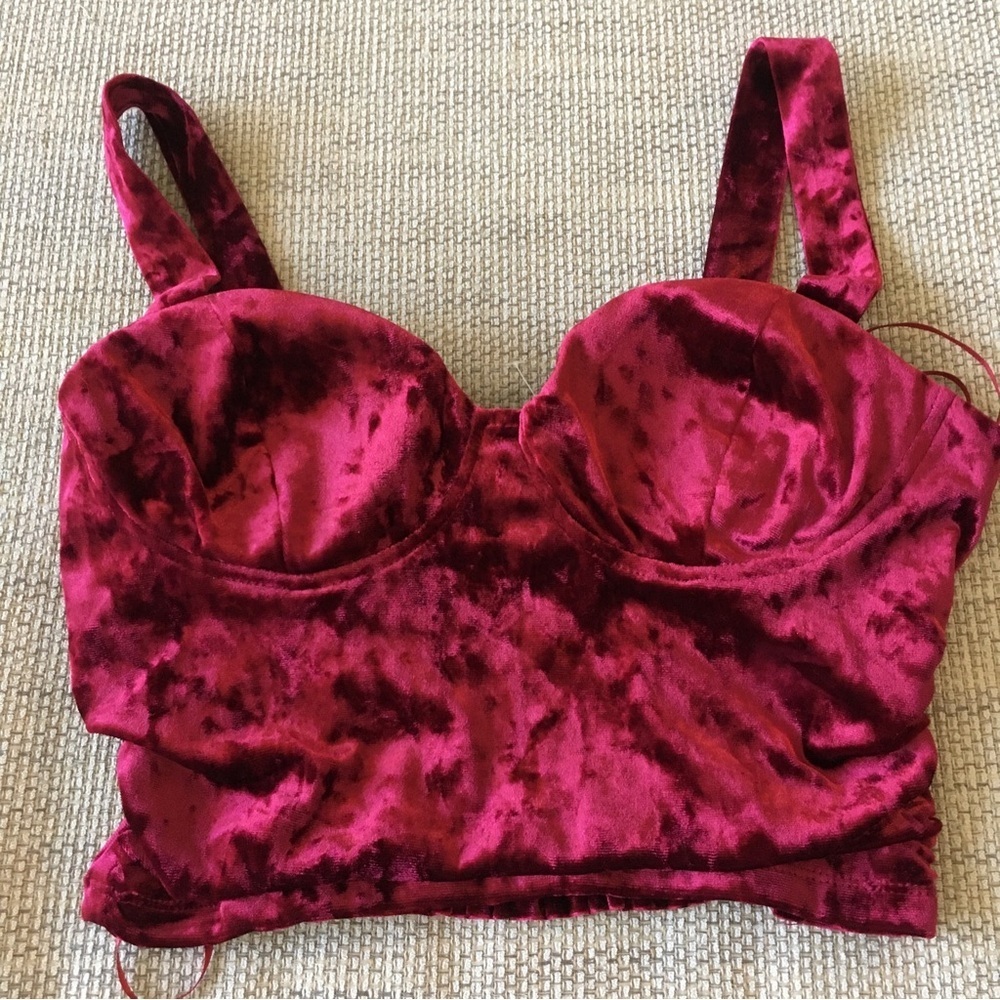 Elegant Red Velvet Women's Top M - Picture 2 of 5